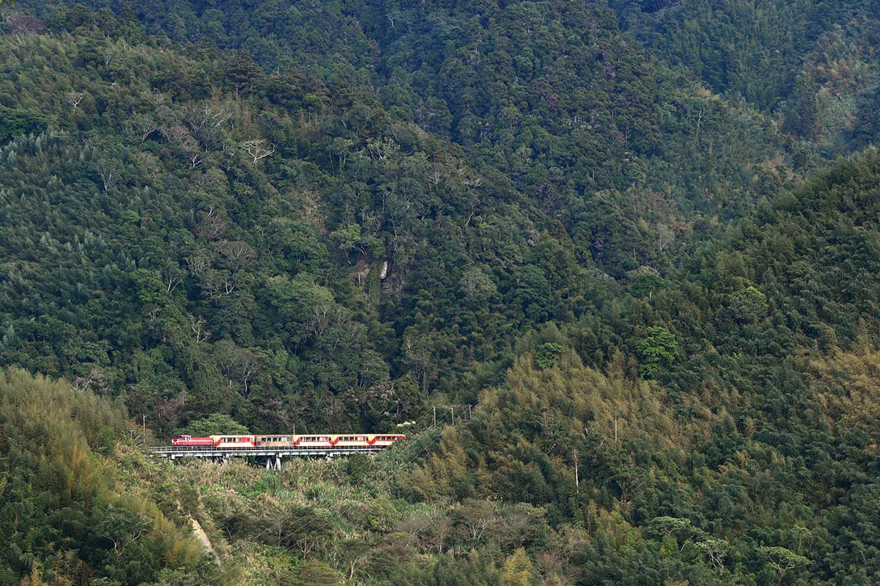 台灣山岳雜誌-阿里山小火車